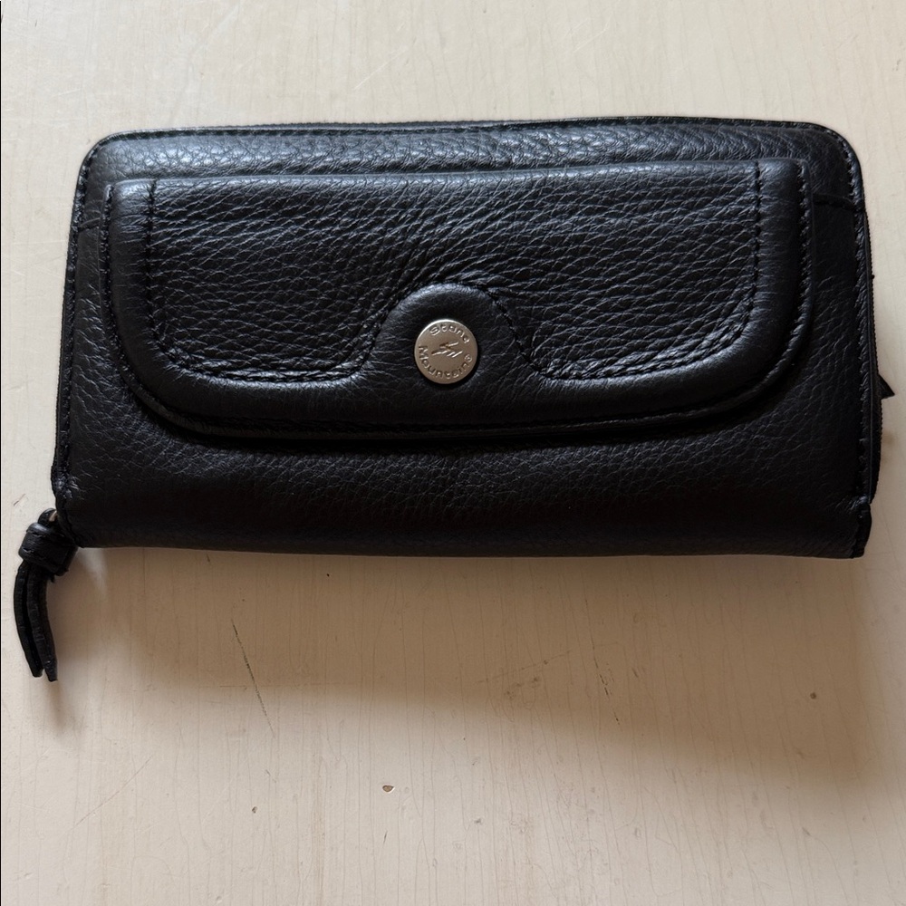 Stone Mountain Black Leather Zip-Around 7-1/4” Wallet